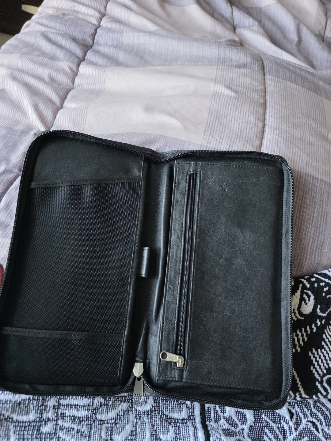 Flight Centre Leather Travel Wallet - photo 2