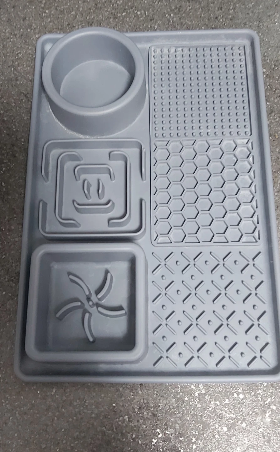 Slow feeder and lick mat