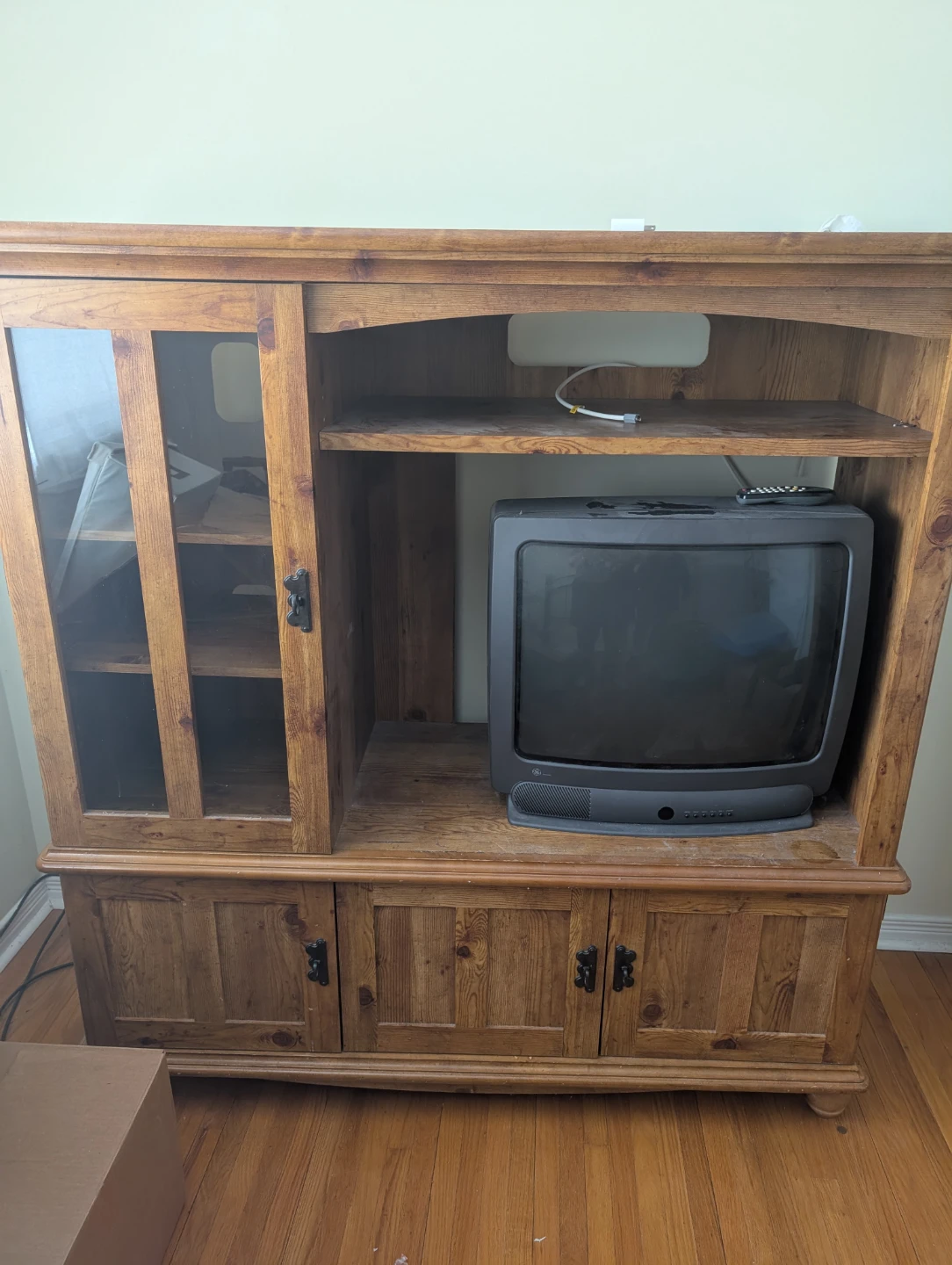 Wooden Entertainment Unit with Cabinet Storage