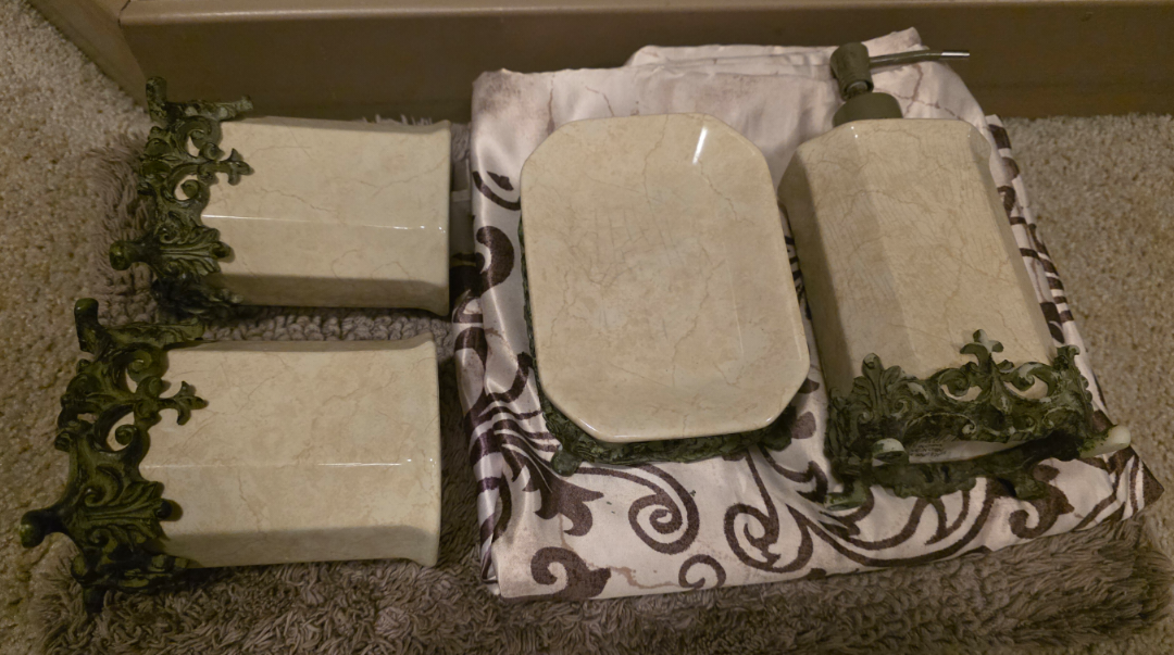 Bathroom Accessory Set