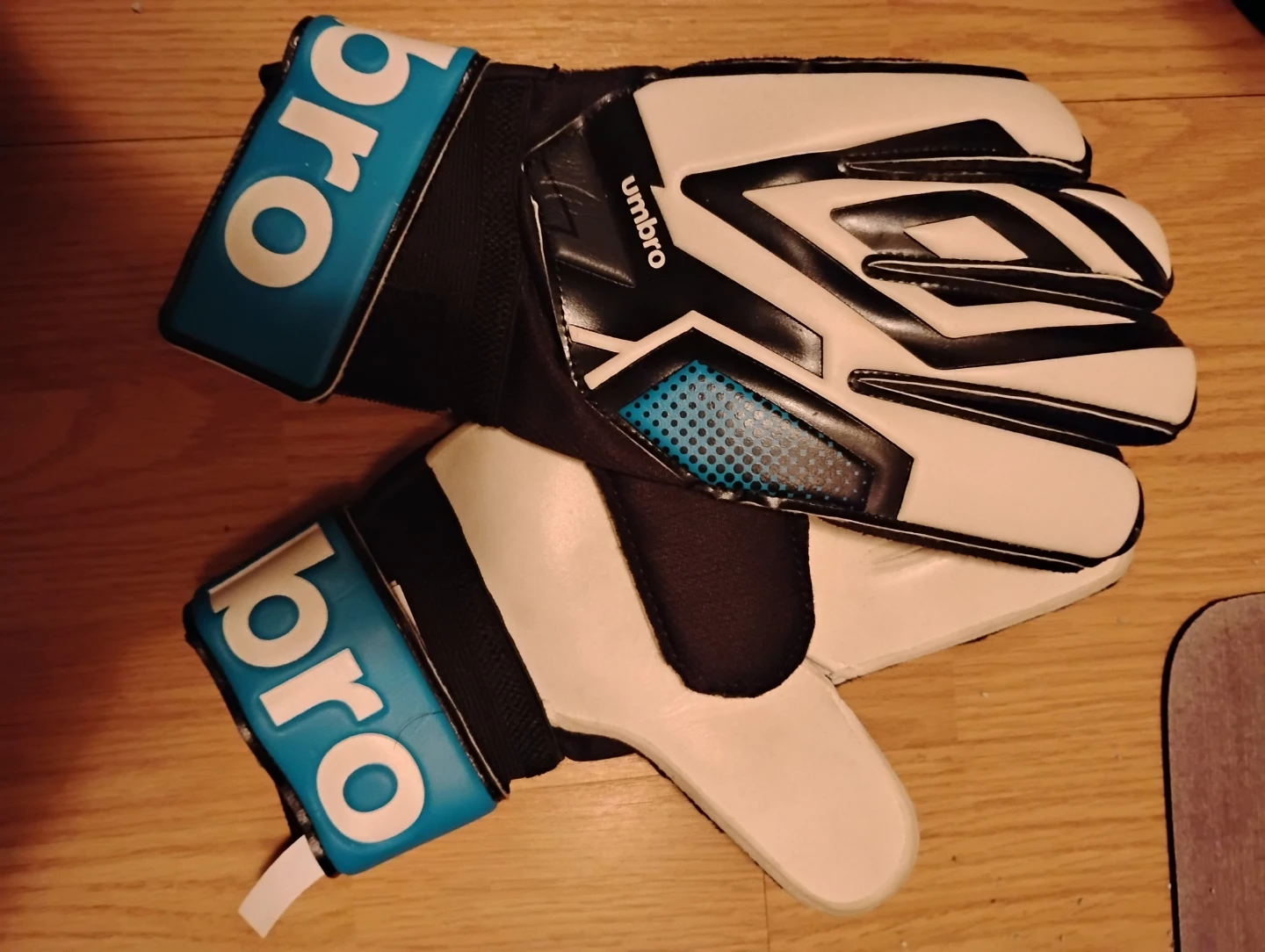 UMBRO Goalkeeper Gloves 🥕🥕🥕 - photo 3
