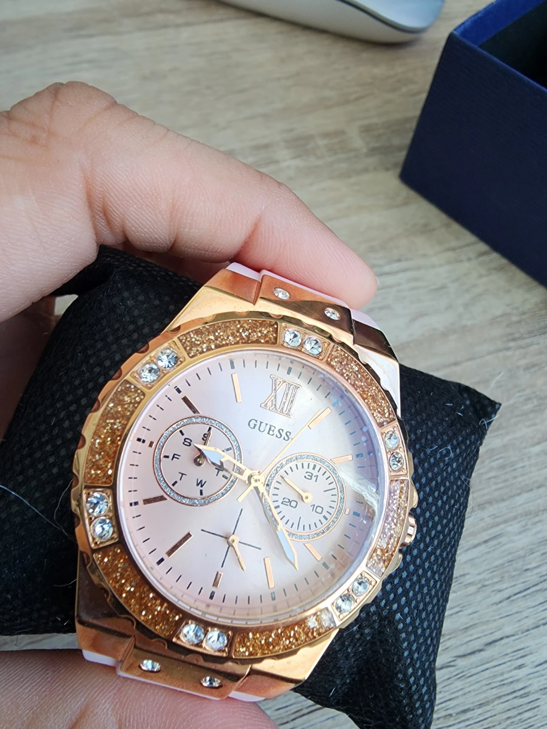 GUESS Rose Gold Crystal Watch - photo 2
