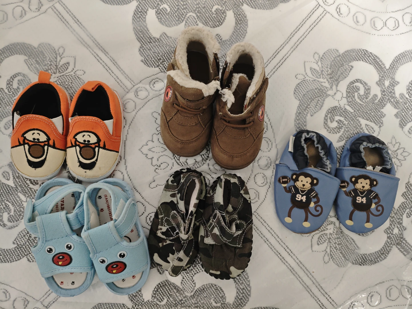 Bundle of 5 Pairs of Baby Shoes 💛