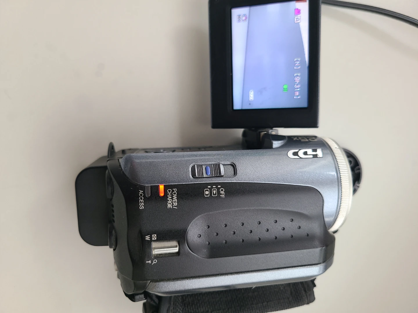 JVC Camcorder 20GB 25x Zoom – NEW Battery – Works Great - photo 3