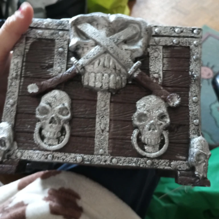 TOP FiN Skull Treasure Chest for fish auquariam