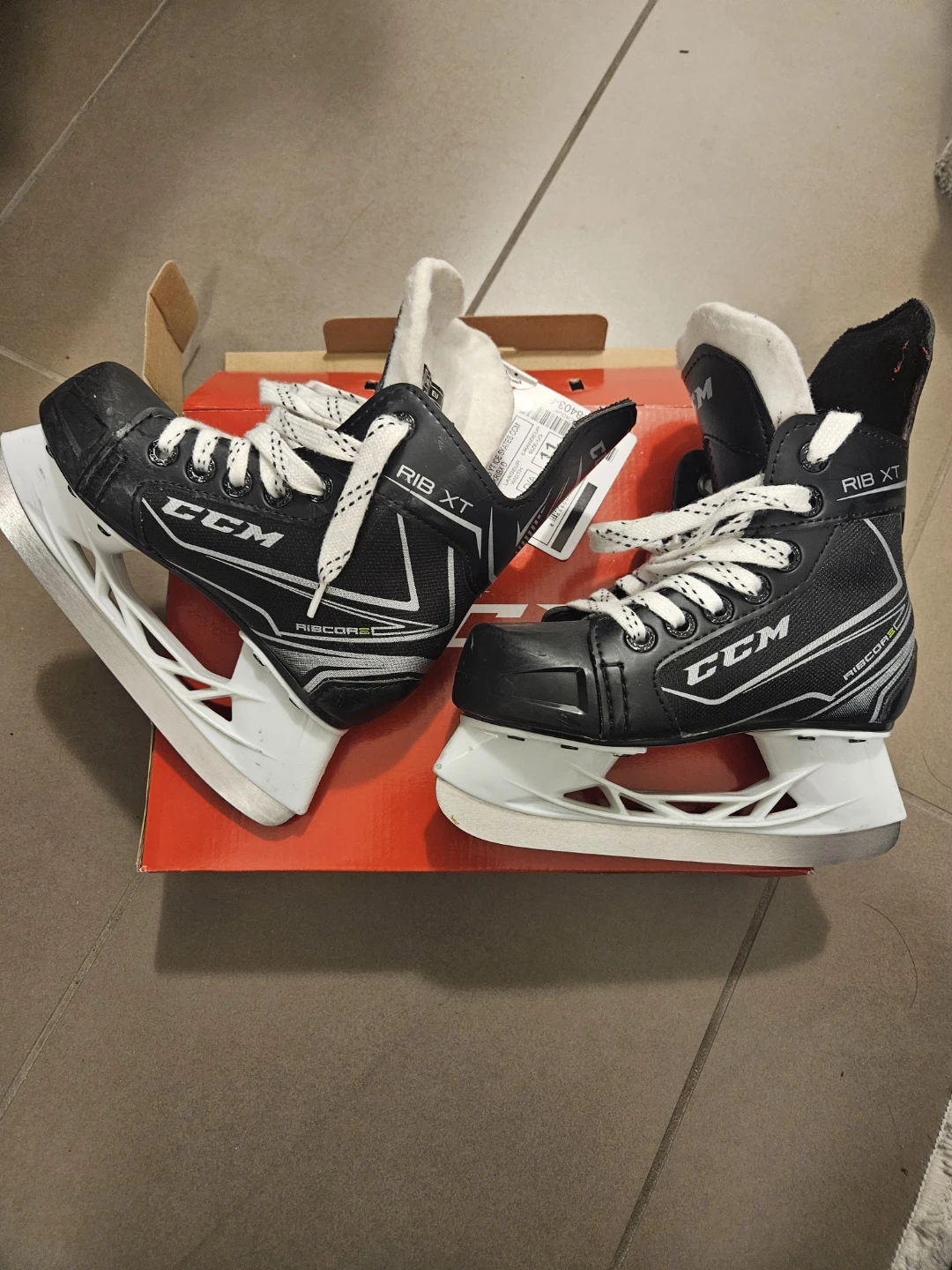CCM Ribcor XT Hockey Skates Youth Size 11Y
