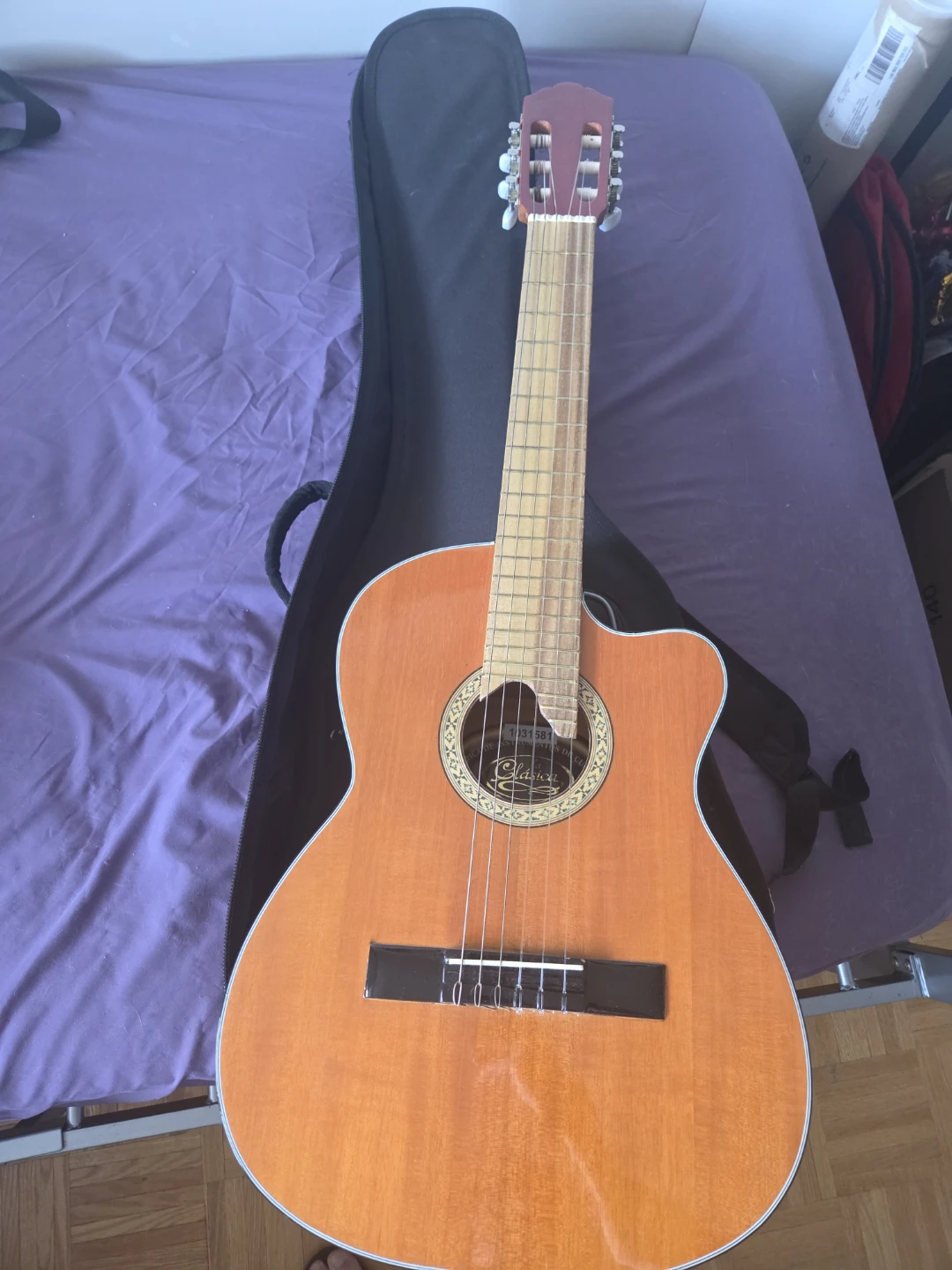 La Clásica Acoustic Guitar with Gig Bag - photo 2
