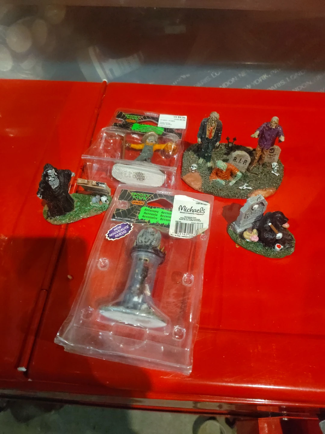 Halloween Miniature Cemetery Decorations & Figurines