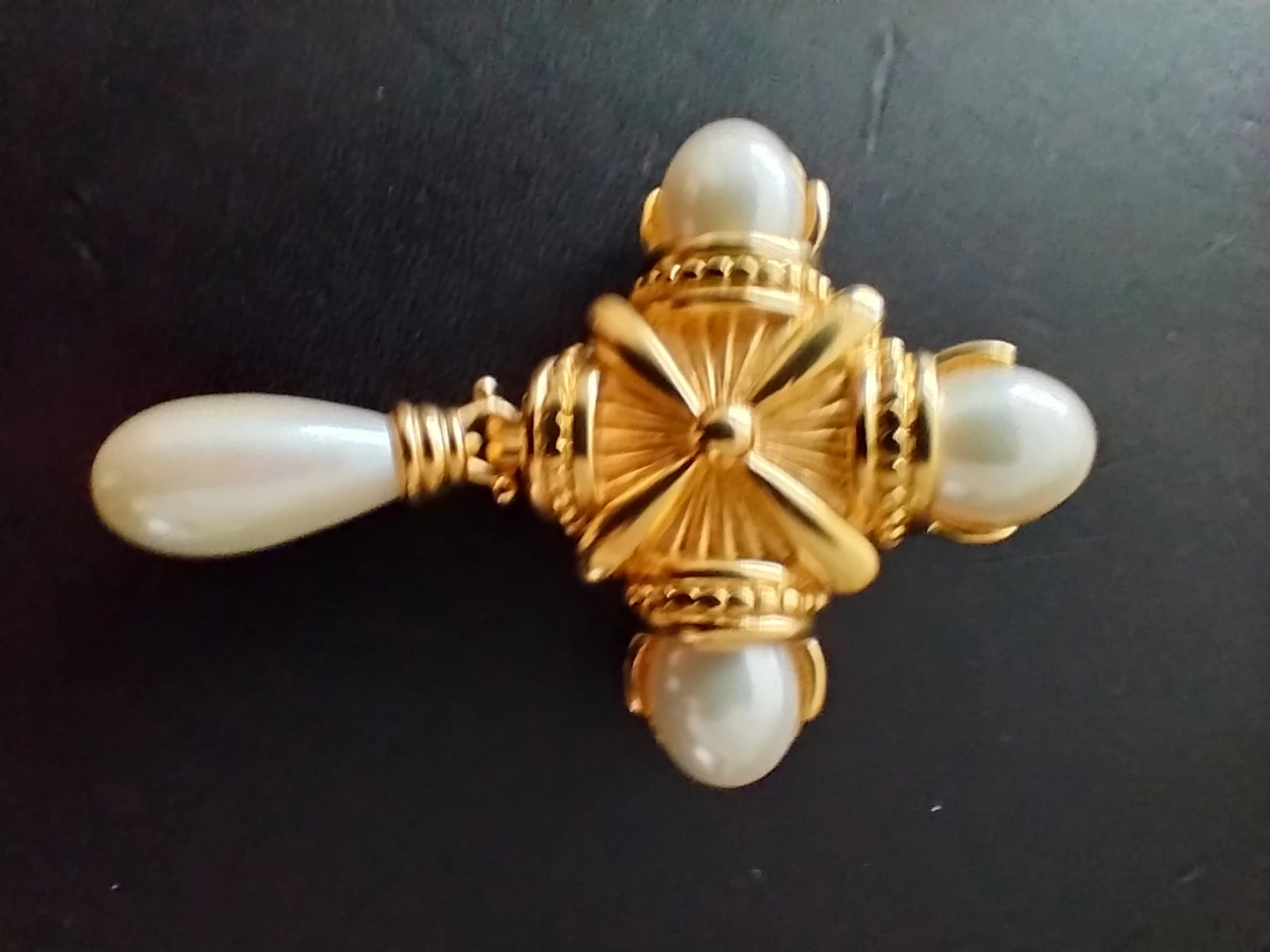 Gold Tone Faux Pearl  Brooch - photo 3