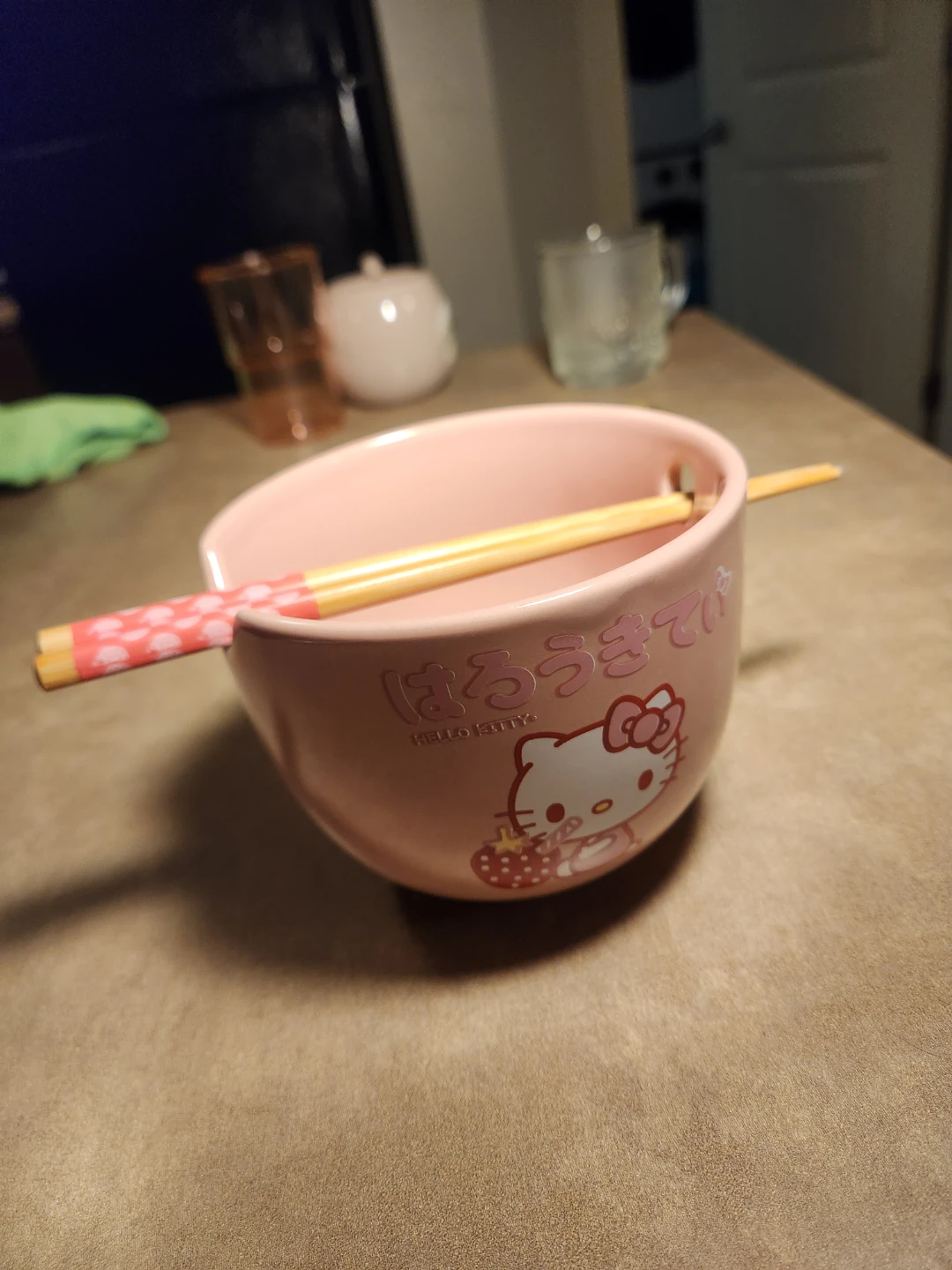 Hello Kitty ramen bowl with chopsticks 🍜🍓 - photo 2