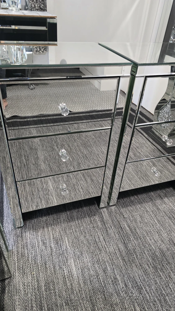 Mirrored Bedside Table with Crystal Knobs - photo 4