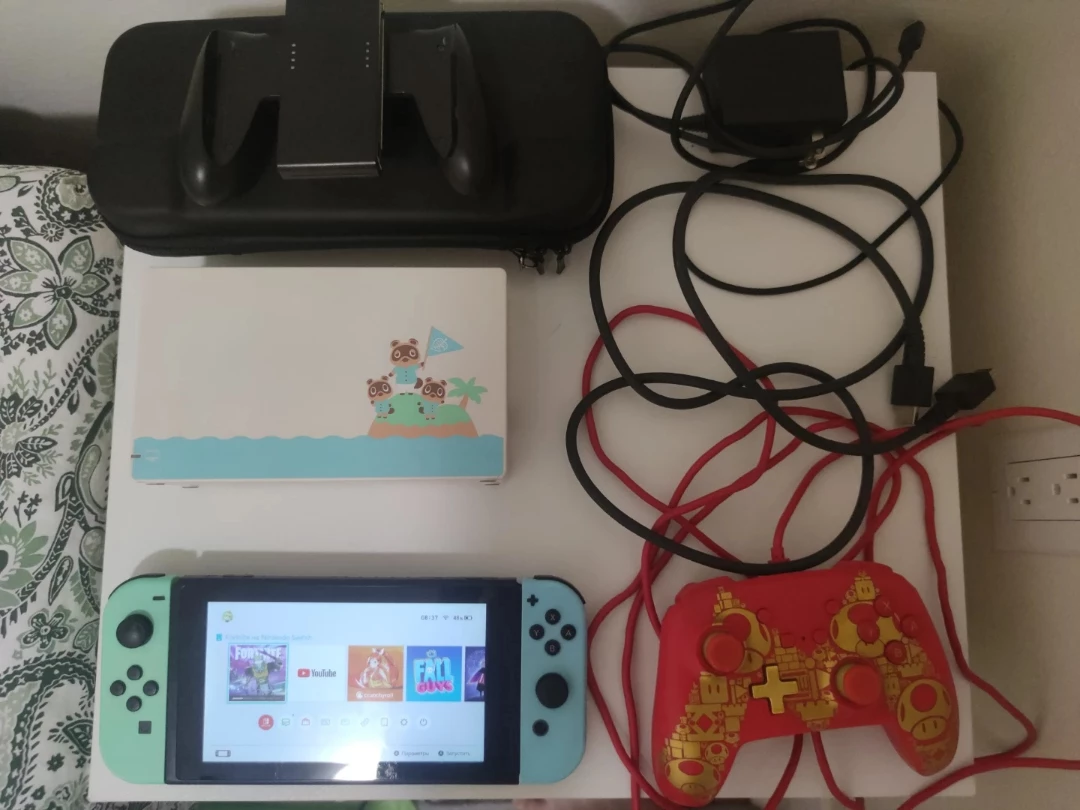 Nintendo Switch LIMITED EDITION Animal Crossing