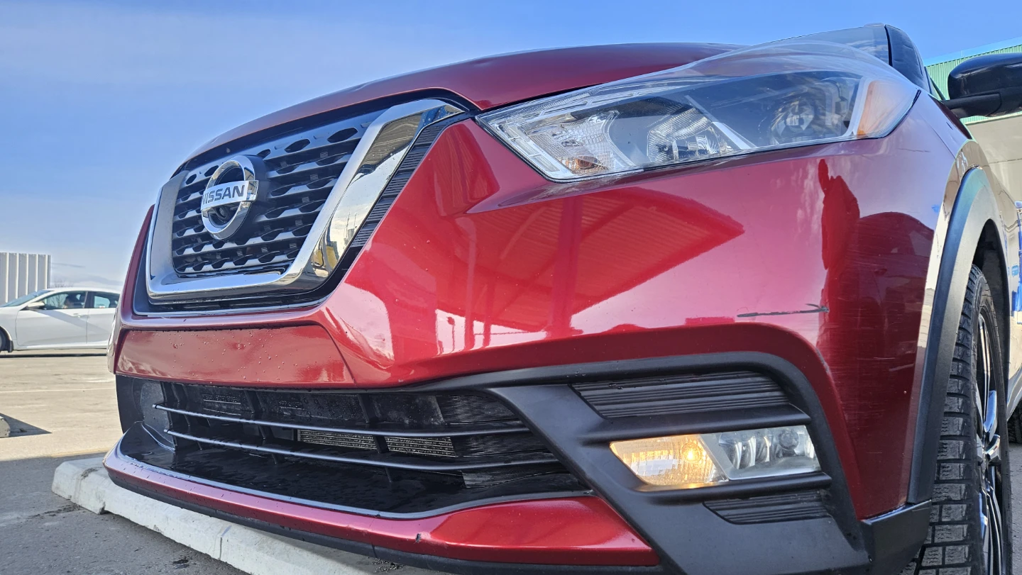 Nissan Kicks SR Red SUV