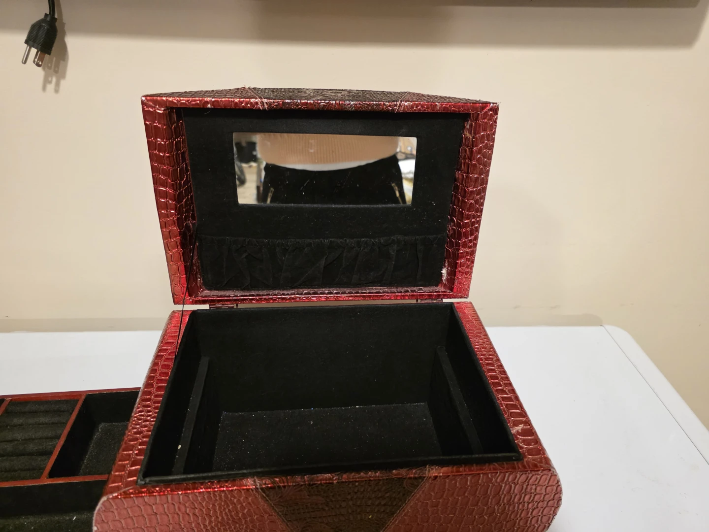 Red Faux Croc Jewelry Box with Mirror A/V UNTIL  Mars. 10th - photo 2