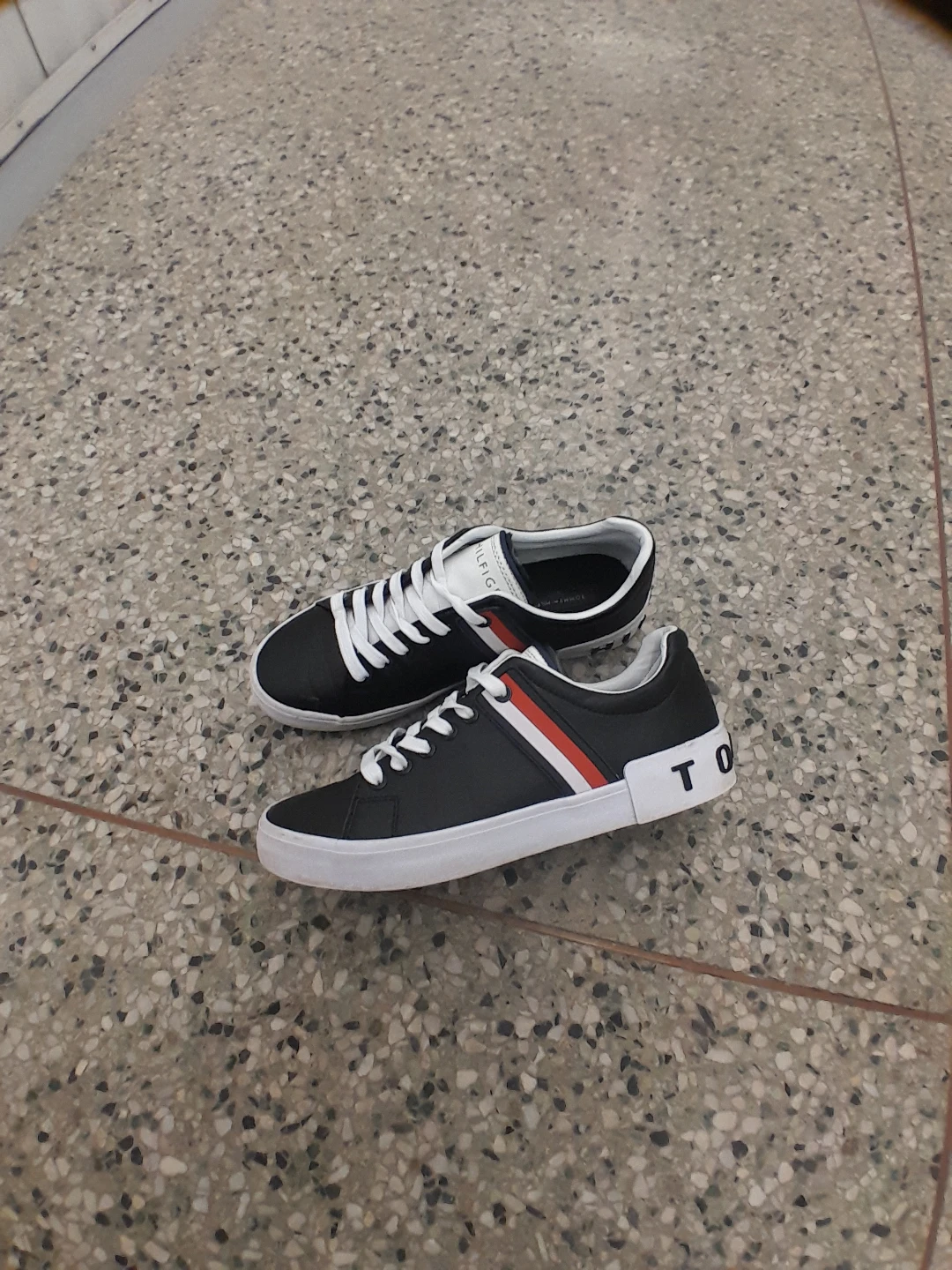Tommy Hilfiger Men's Black Sneakers Size 7 - photo 5