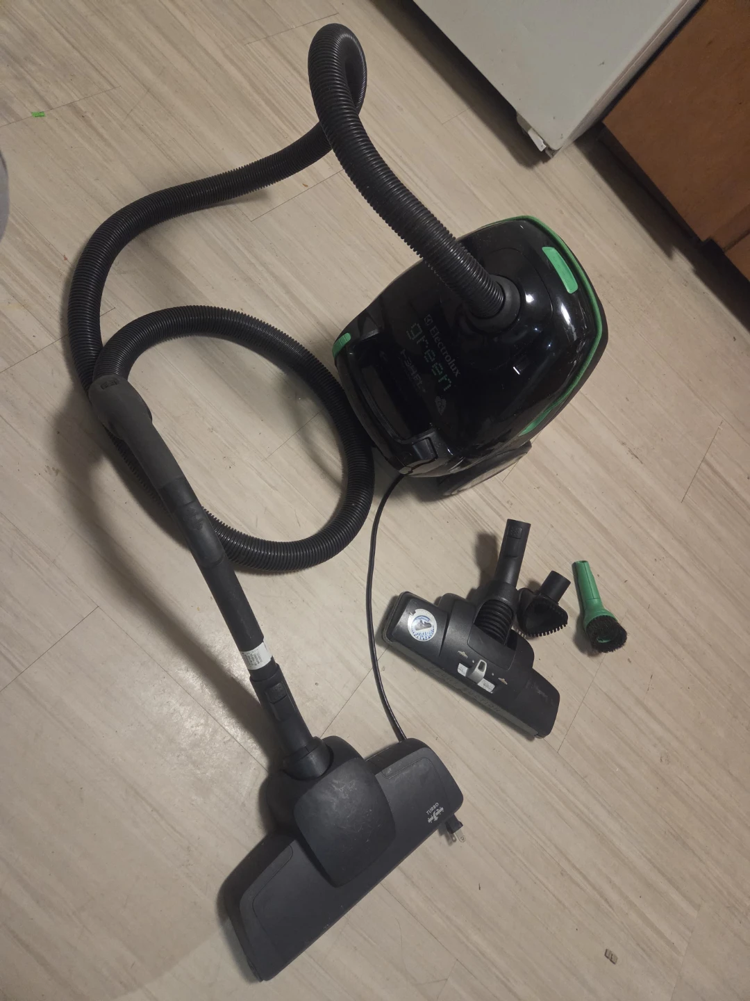 Electrolux Green Vacuum Cleaner with Accessories - photo 3