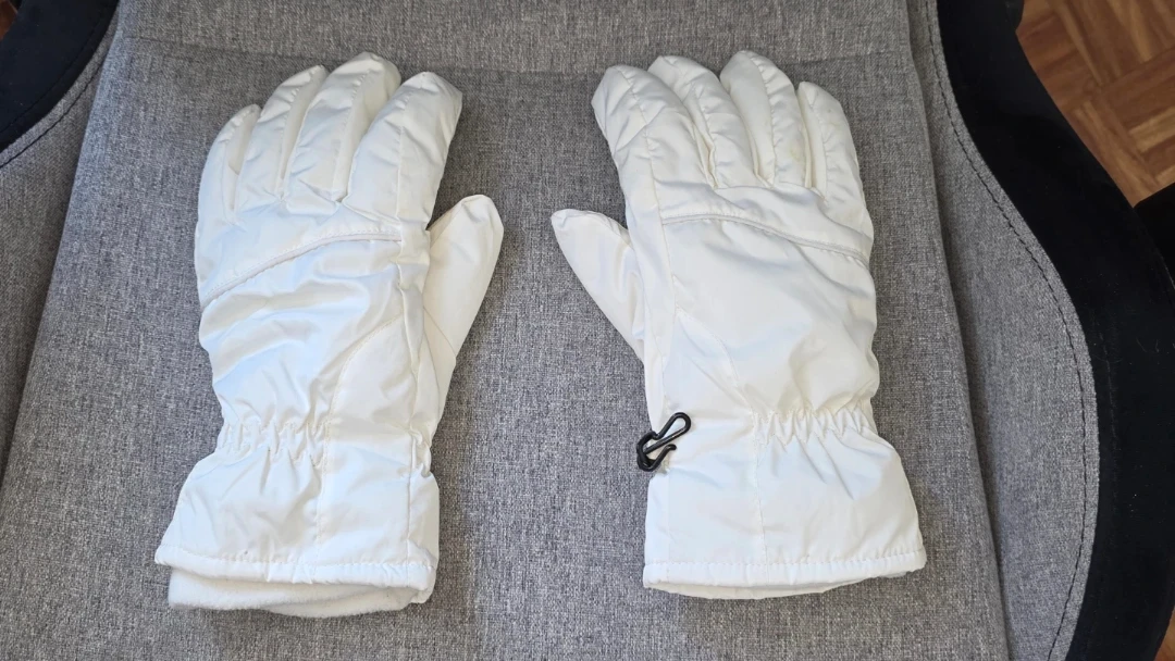 White Insulated Ski Gloves with Thinsulate 🏆