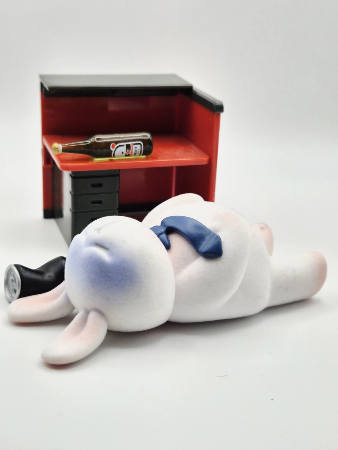 🏆Bunny Figure with Mini Bar and Drinks