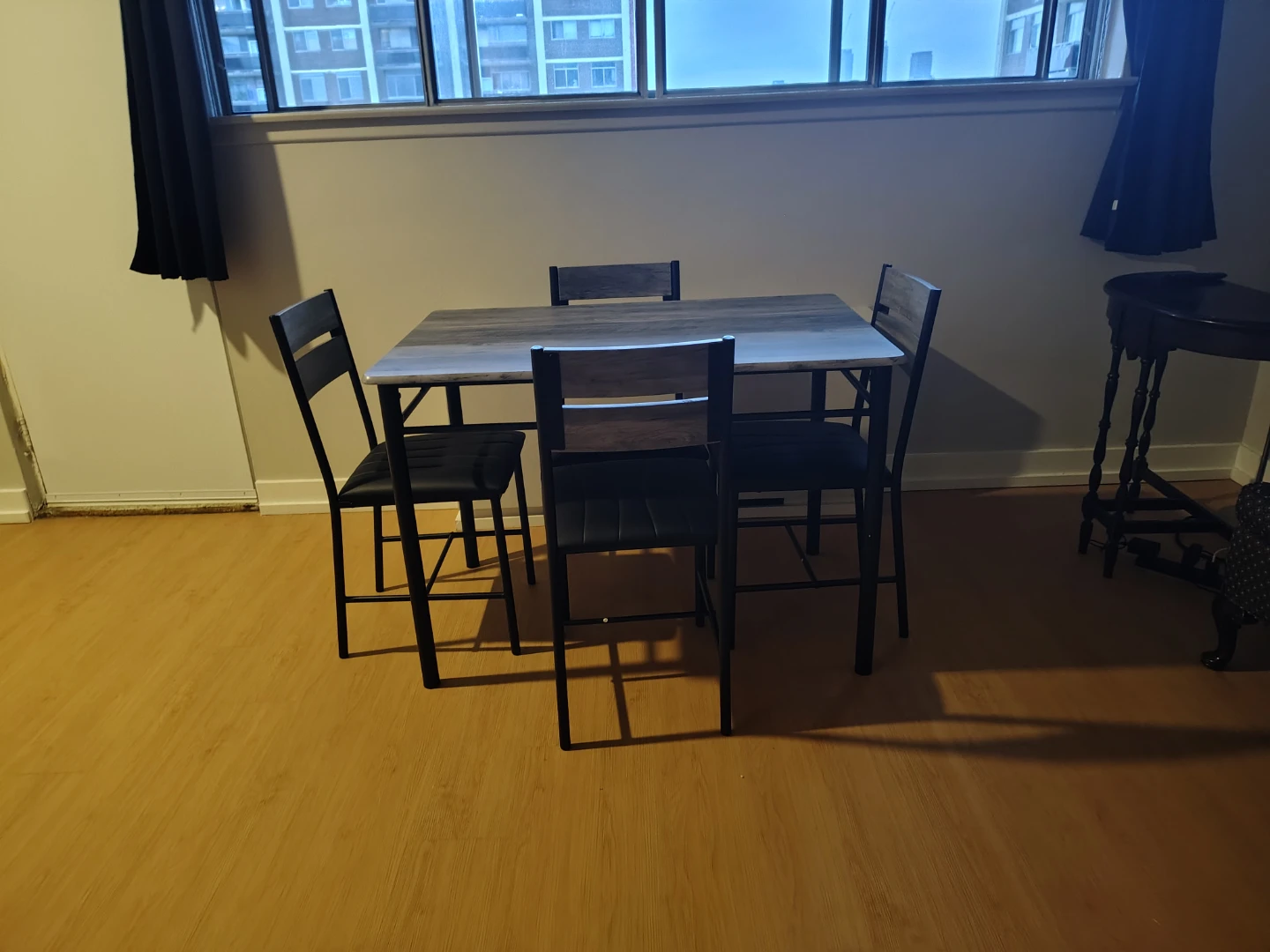 IRONCK Dining Table Set with 4 Upholstered Chairs