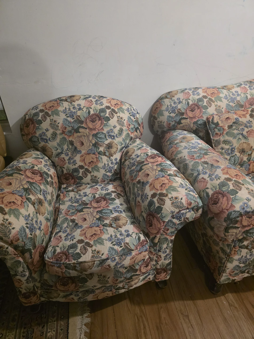 Vintage Floral Sofa and Armchair Set - photo 2