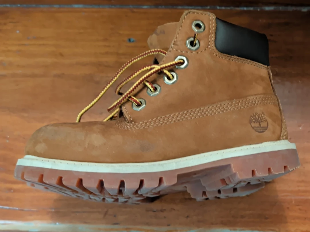 Timberland Kids Brown Leather Boots size 11(4-5 years old )