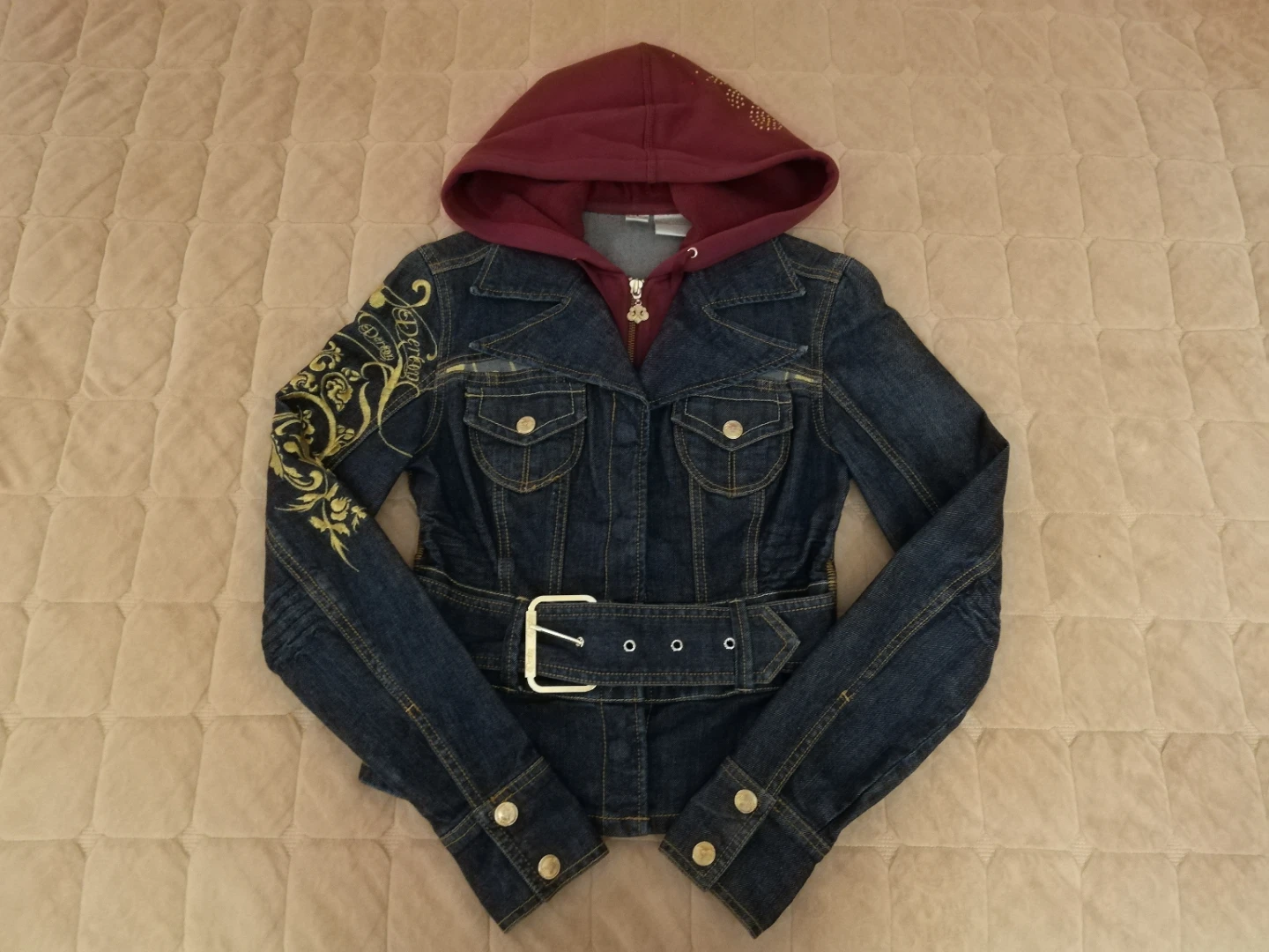 RARE Dereon Beyonce Denim Jacket w. Gold Details 🏆