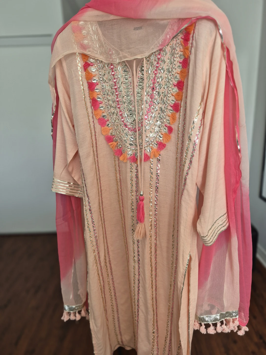 Peach Embroidered Kurti with Pink Ombre Dupatta and Pants - photo 2