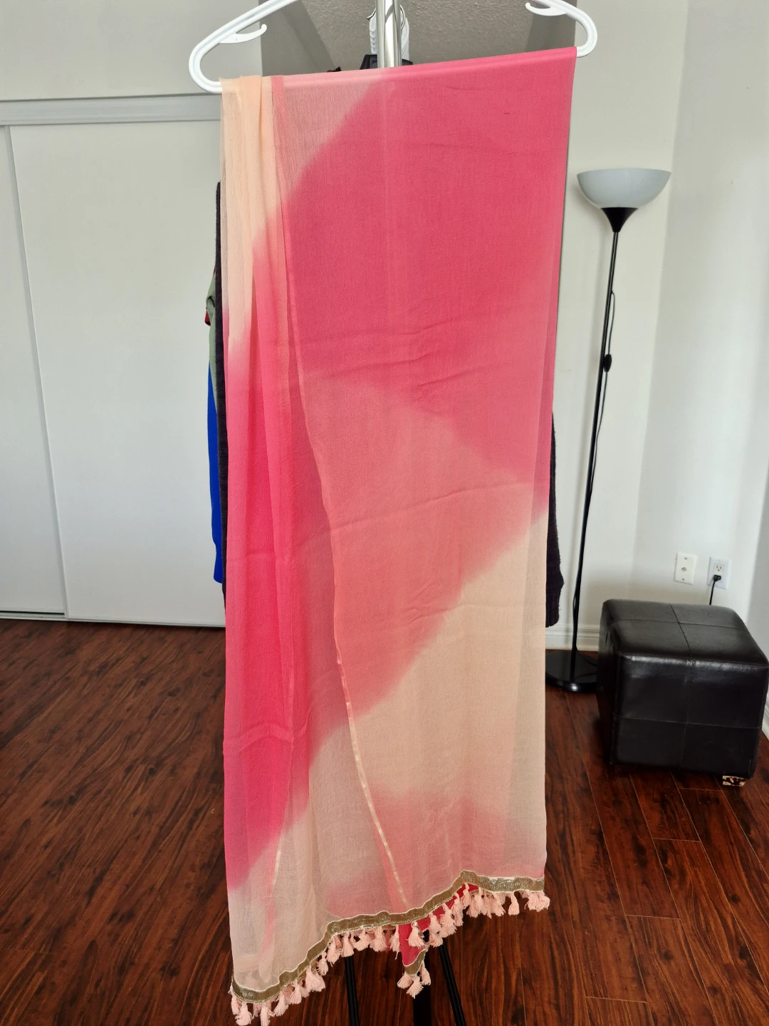 Peach Embroidered Kurti with Pink Ombre Dupatta and Pants - photo 3