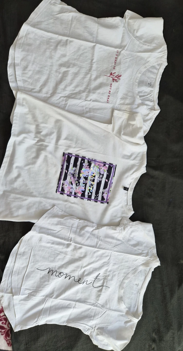 Lot of 3 Women's Graphic T-Shirts - Size XS - photo 2