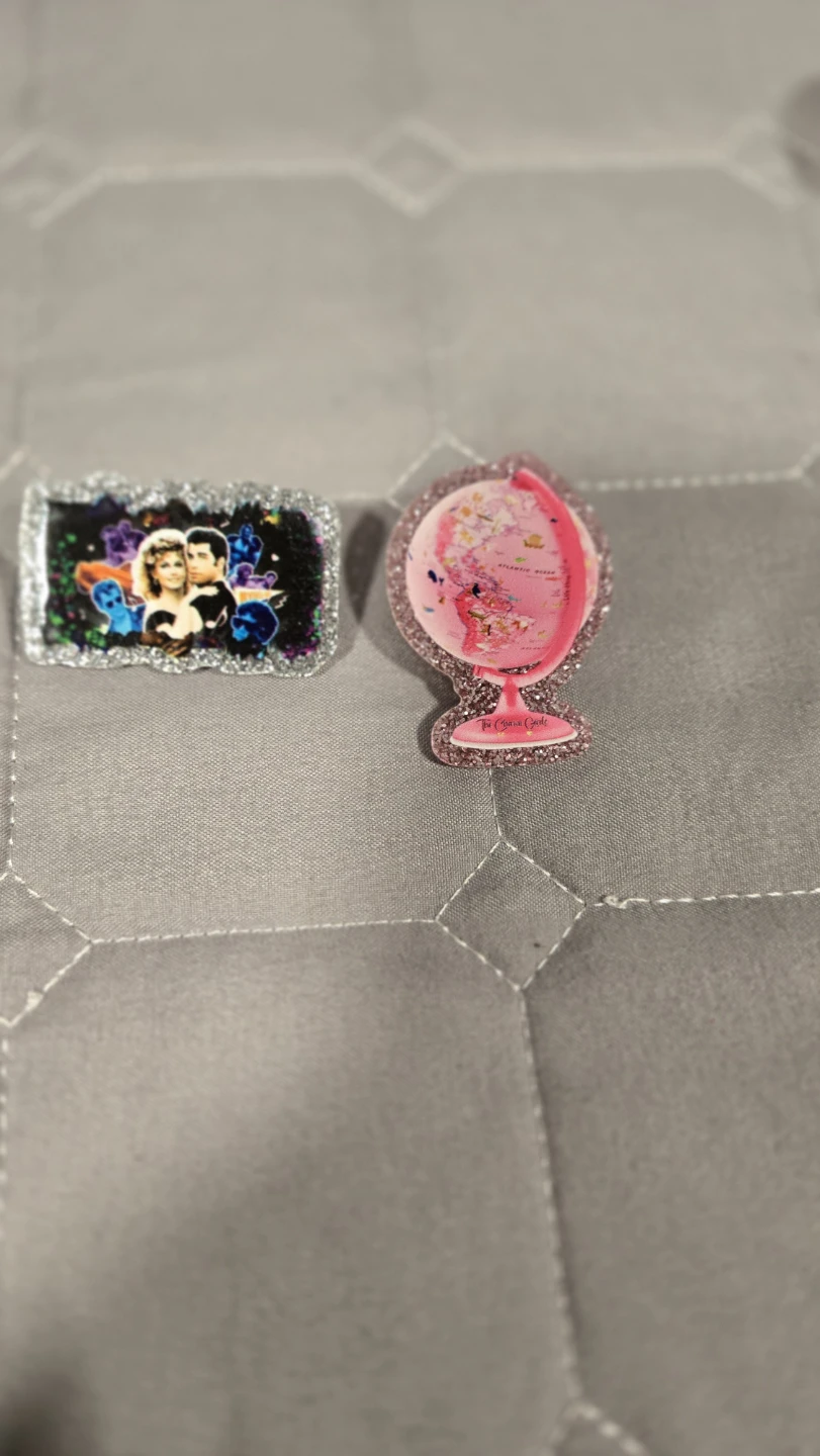 🏆2 Glittery Enamel Pins: Grease Couple & Pink Globe