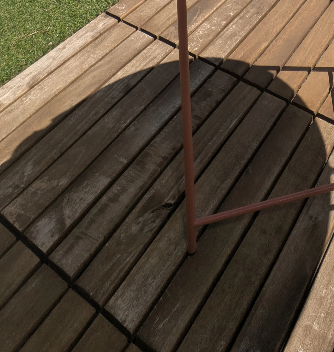 Artificial grass and wooden tiles for the terrace. - photo 3