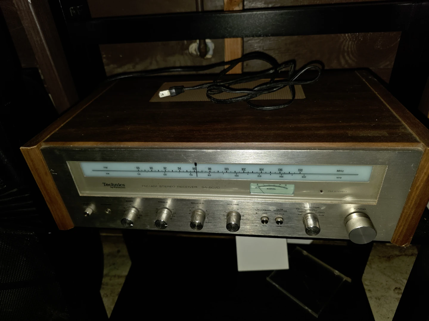 Technics SA-6070 FM/AM Stereo Receiver - photo 2