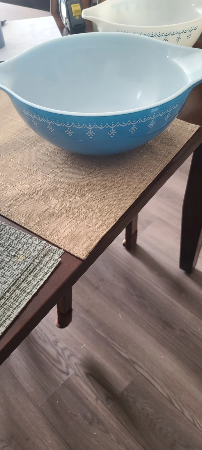 Three Pyrex Snowflake Mixing Bowl Set - photo 3