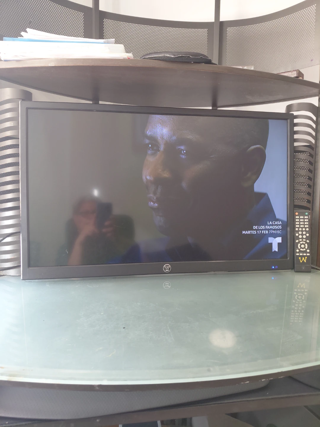 Westinghouse 32" with control