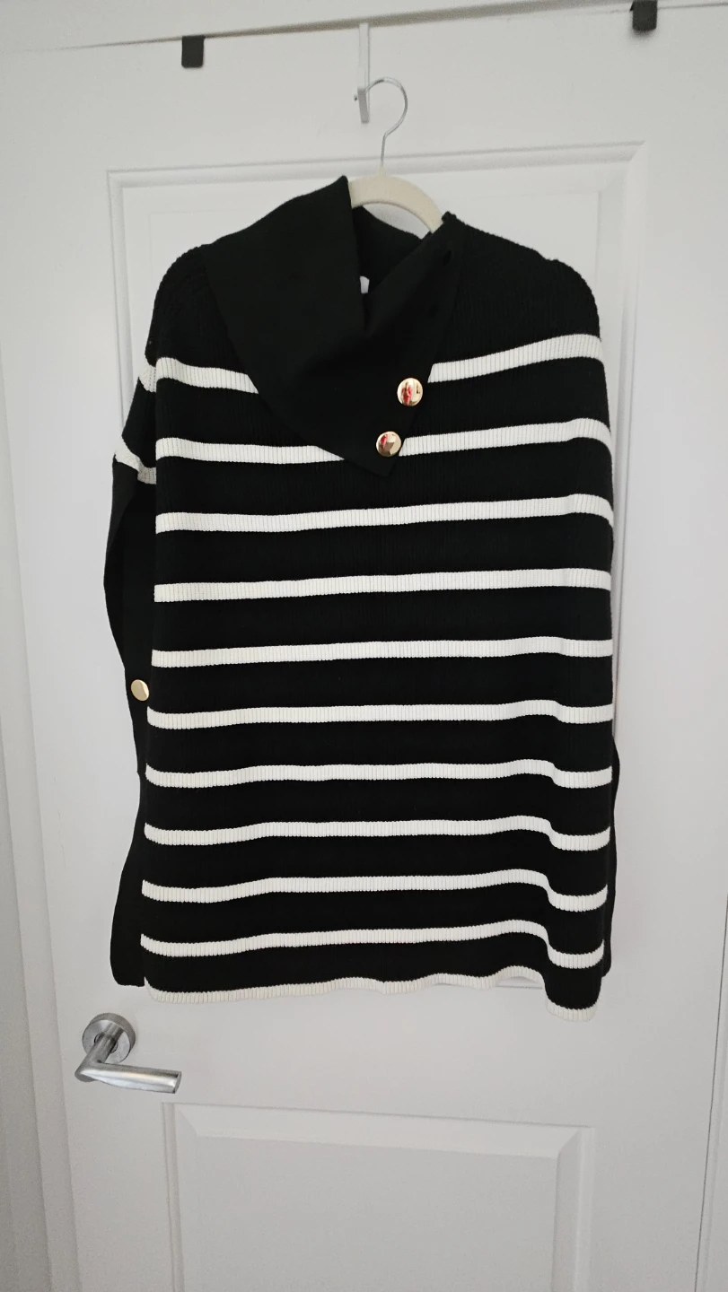 Suzy Shier Striped Poncho Sweater Medium, Black and White
