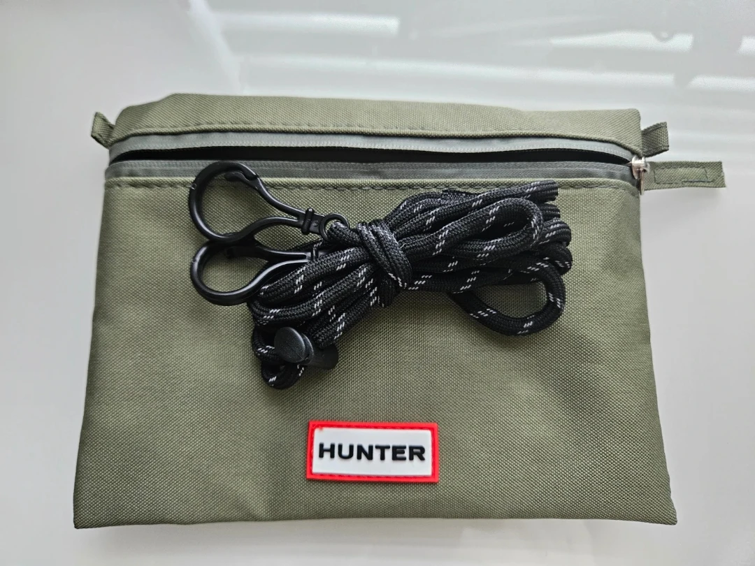 Hunter Pouch with Rope and Clips