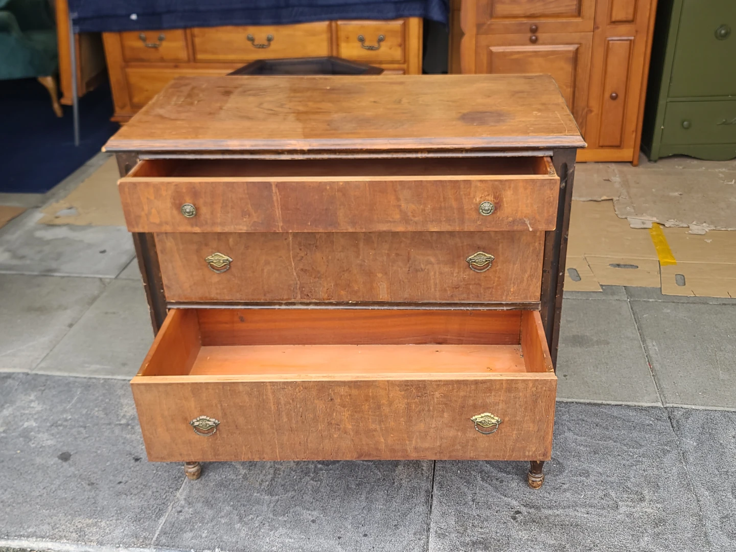 Vintage 3-Drawer Wood Dresser - photo 2