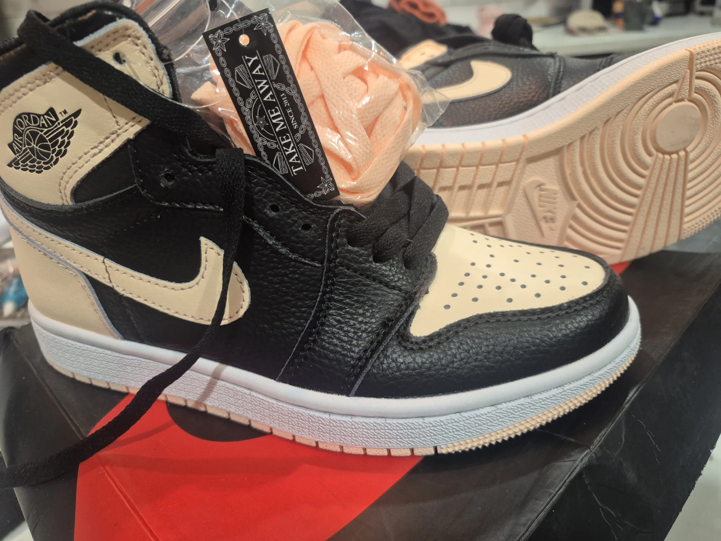 Air Jordan 1 High OG crimson - photo 2