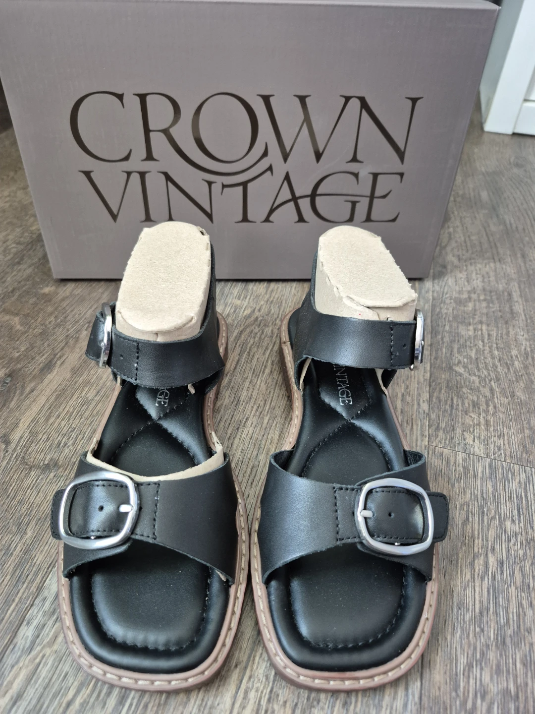 New Crown Vintage Irenna Black Leather Sandals Size 6M