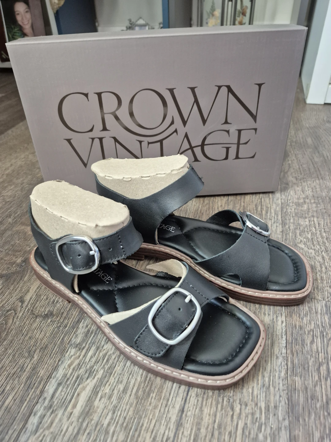 New Crown Vintage Irenna Black Leather Sandals Size 6M - photo 2