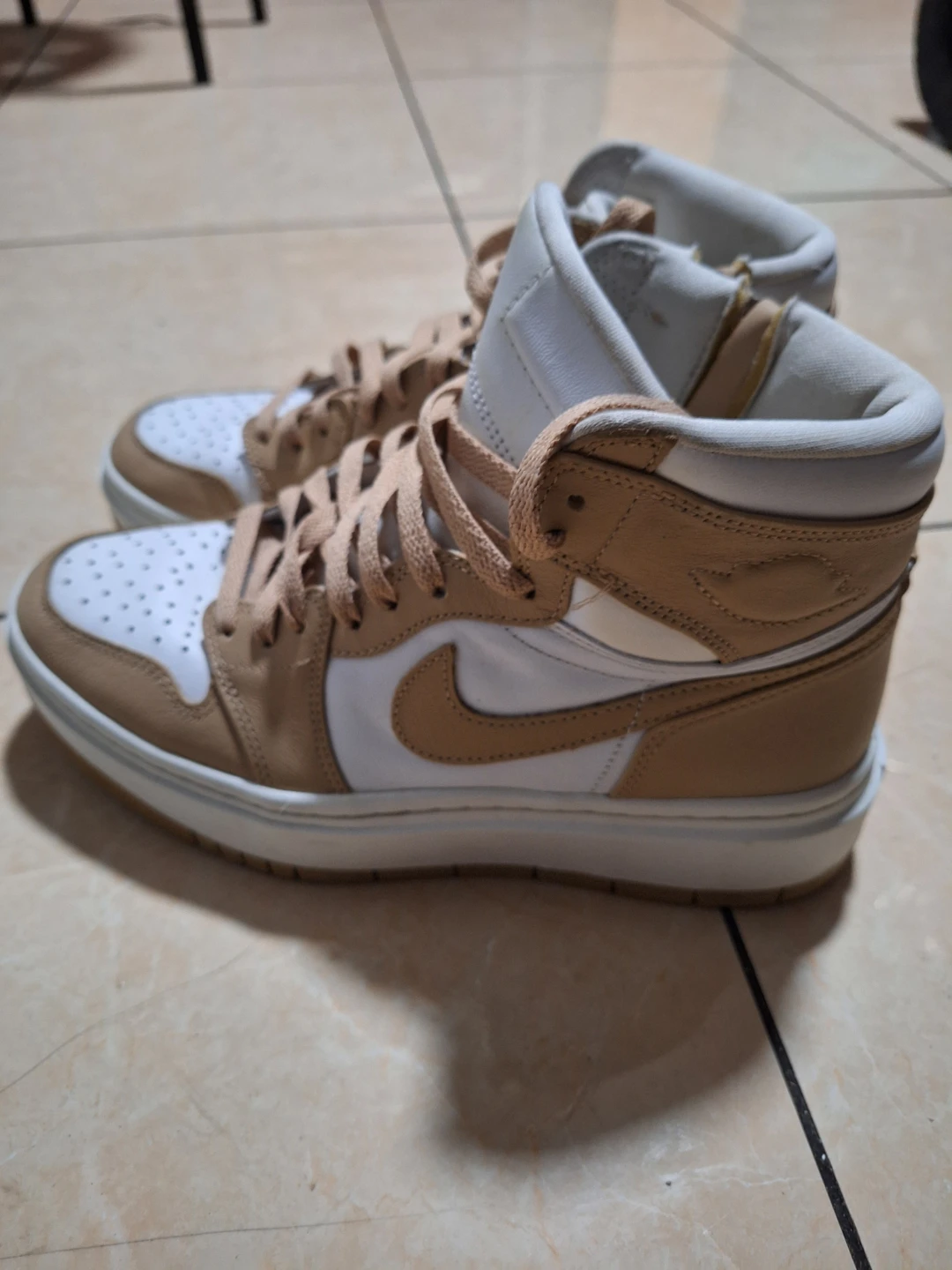 Nike Air Jordan 1 Mid SE Light Tan White Sneakers - photo 4