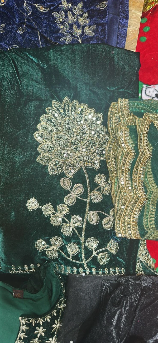 Embroidered Velvet Kurti Set - photo 3