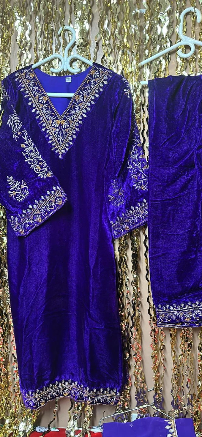 Embroidered Velvet Kurti Set - photo 4