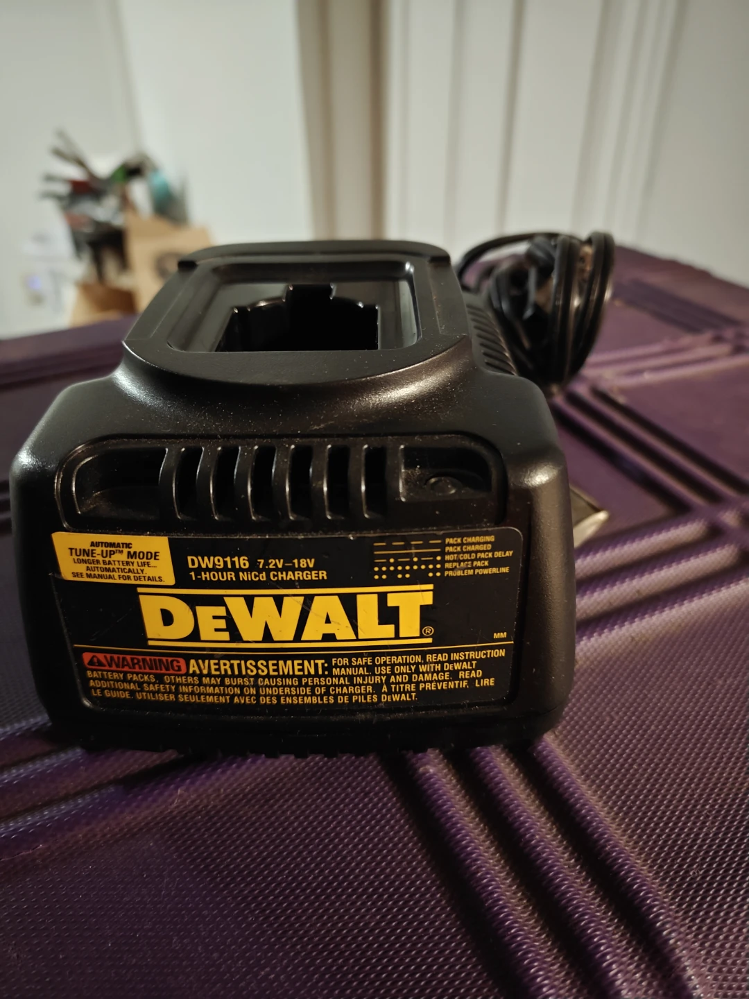 DEWALT DW9116 7.2V-18V 1-Hour NiCd Charger