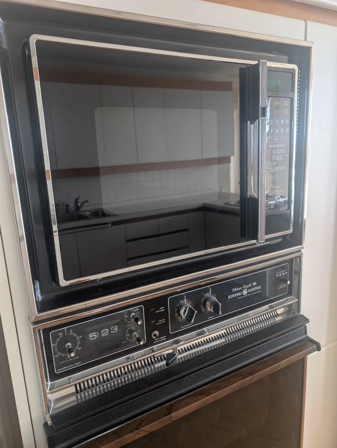 General Electric "Talisman Royale" Microwave Oven - photo 3