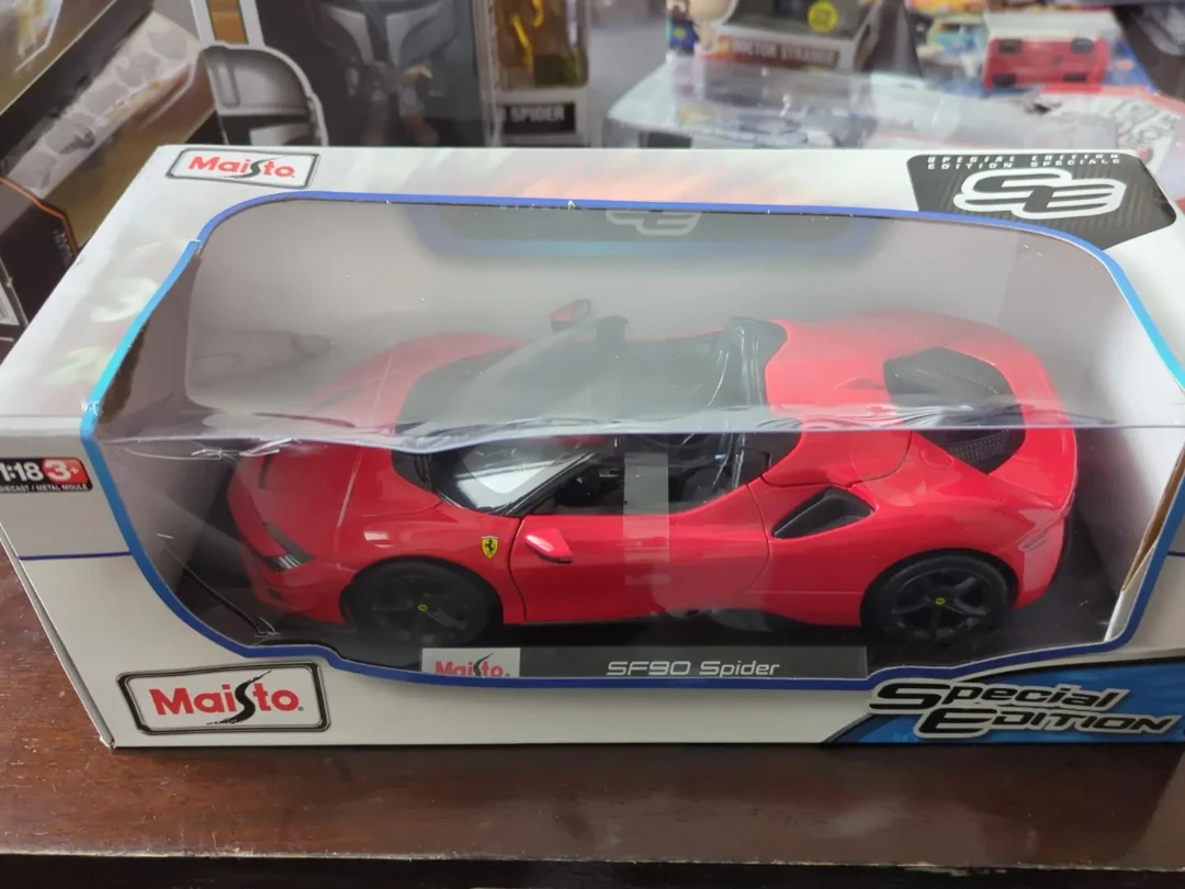 Maisto 1:18 SF90 Spider Special Edition Diecast Car