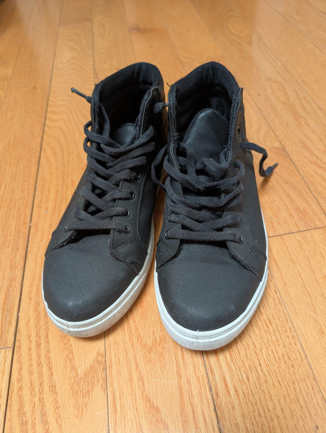 Black High-Top Sneakers Size 8-8.5 🏆
