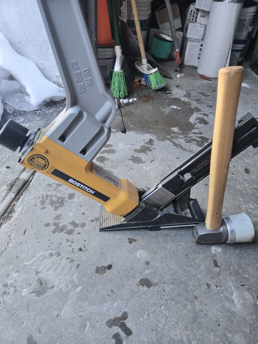 Bostitch Pneumatic Stapler/Nailer