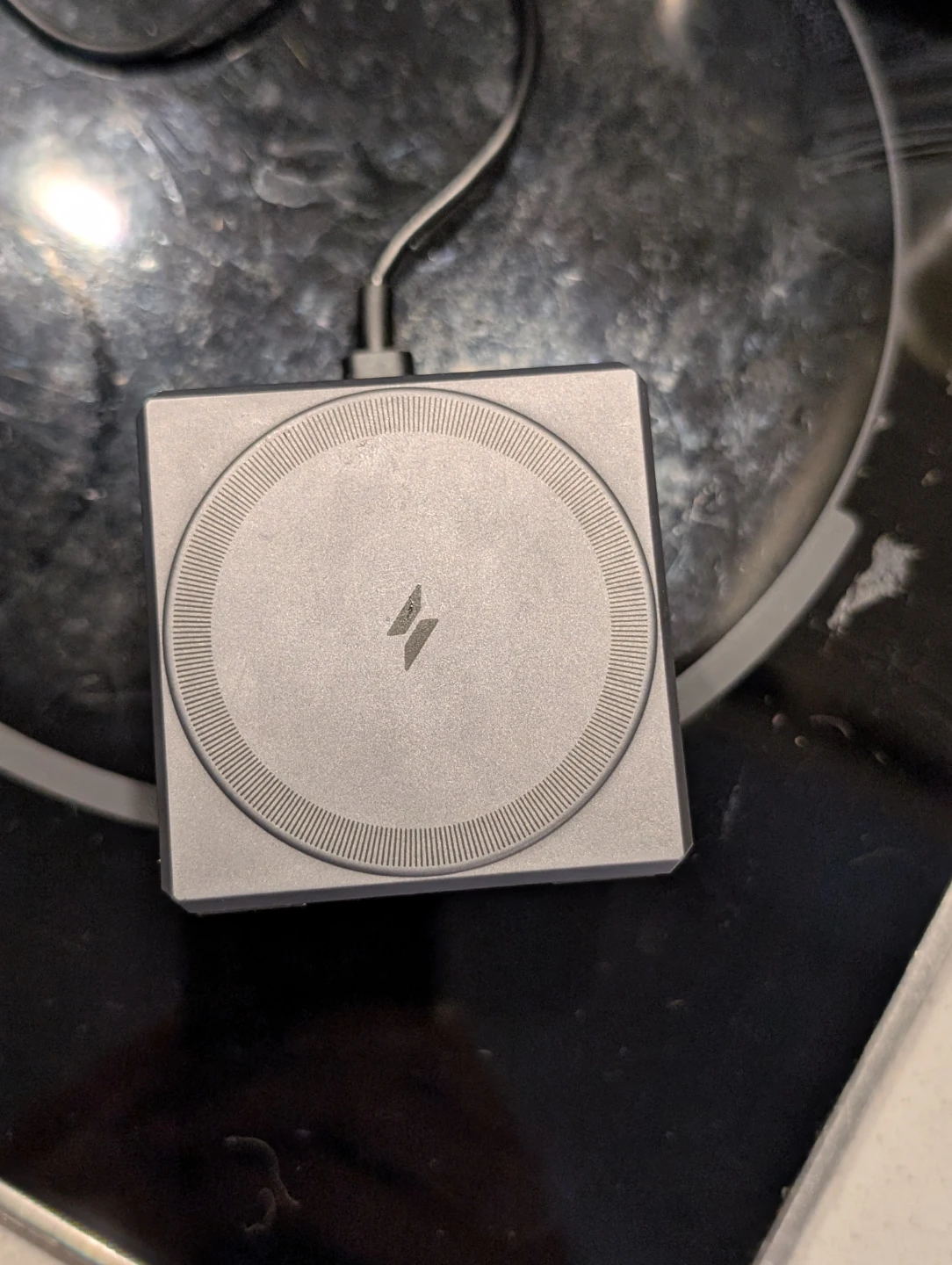 Anker Magnetic Wireless Charger Stand - photo 4