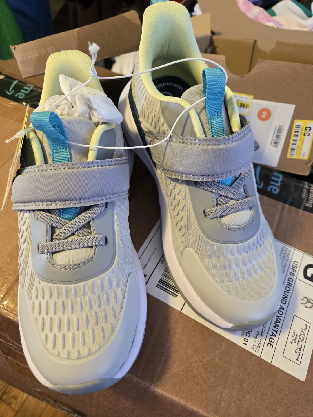 All in Motion Kids Shoes Size 2 - photo 2